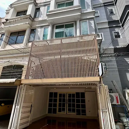 Comfy Crib Hostel 2
