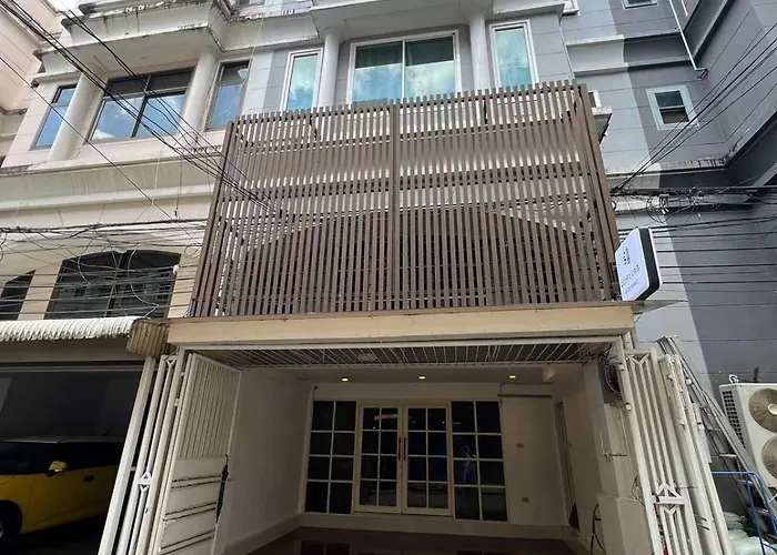 Comfy Crib 2 Hostel Bangkok