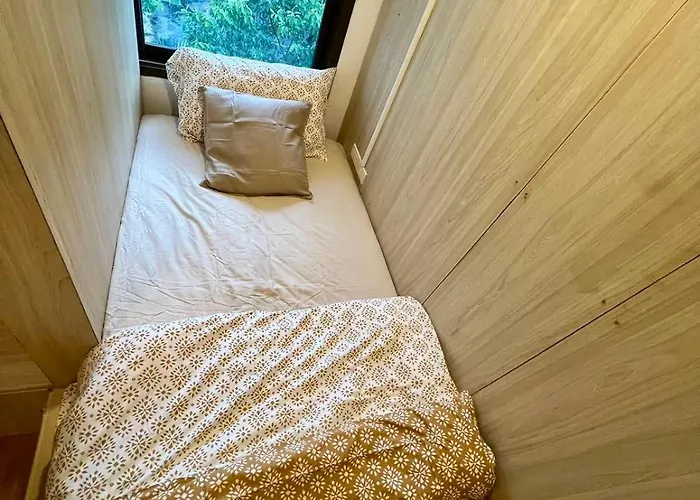 Hostel Comfy Crib 2