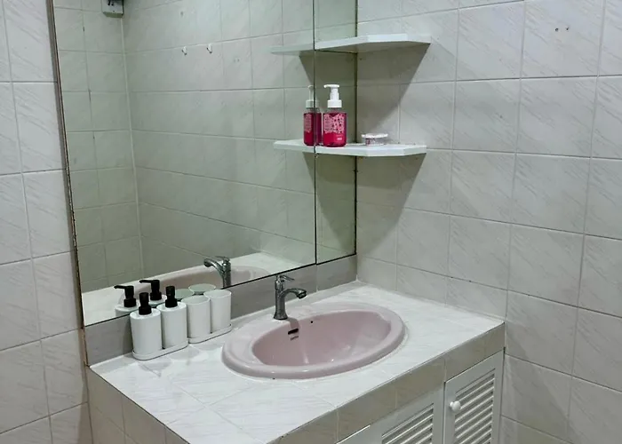 Comfy Crib 2 بيت شباب بانكوك