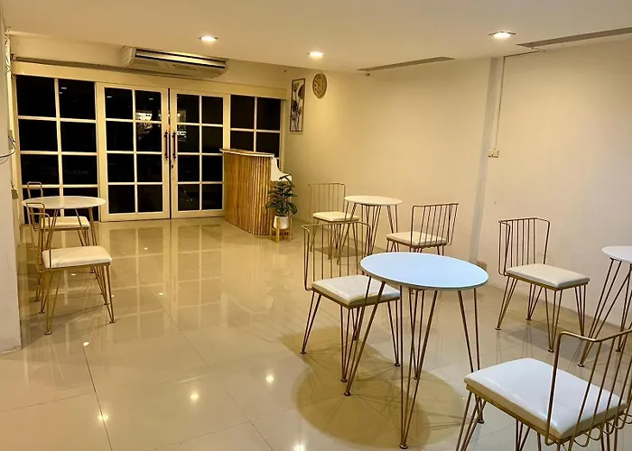 Hostel Comfy Crib 2