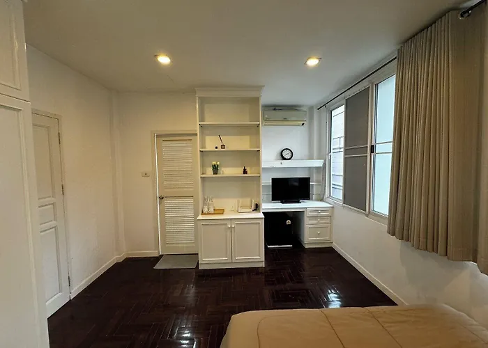 Comfy Crib 2 * Bangkok