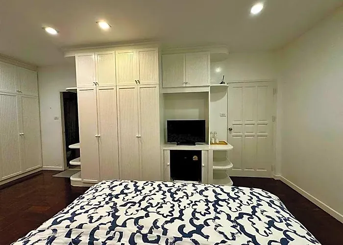 Comfy Crib 2 * Bangkok